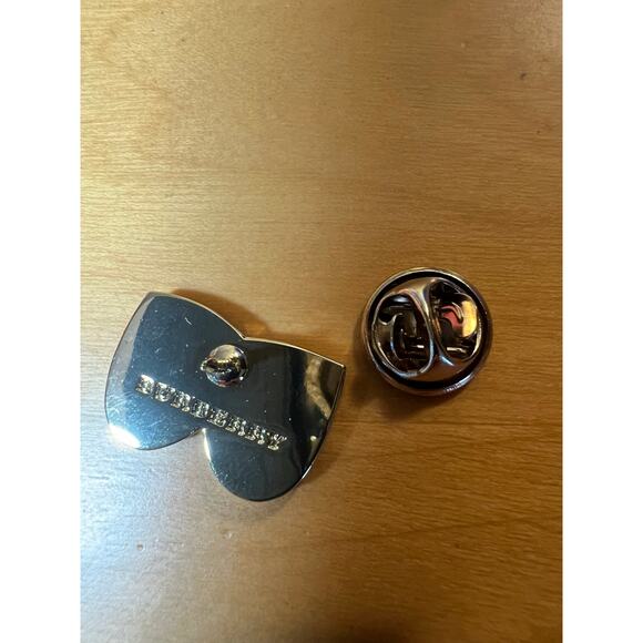 BURBERRY AUTHENTICATED Brooch Pin THEATER FACES NEW 🎭 - Picture 3 of 9
